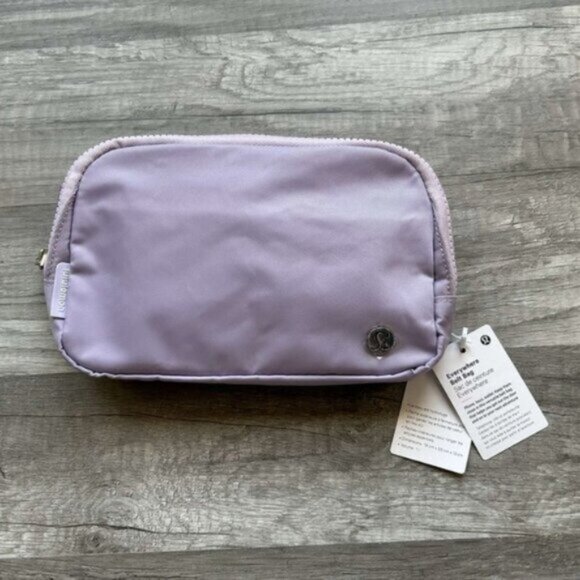 Lululemon Everywhere Belt Bag Purple New With Tags 1L - Picture 1 of 5